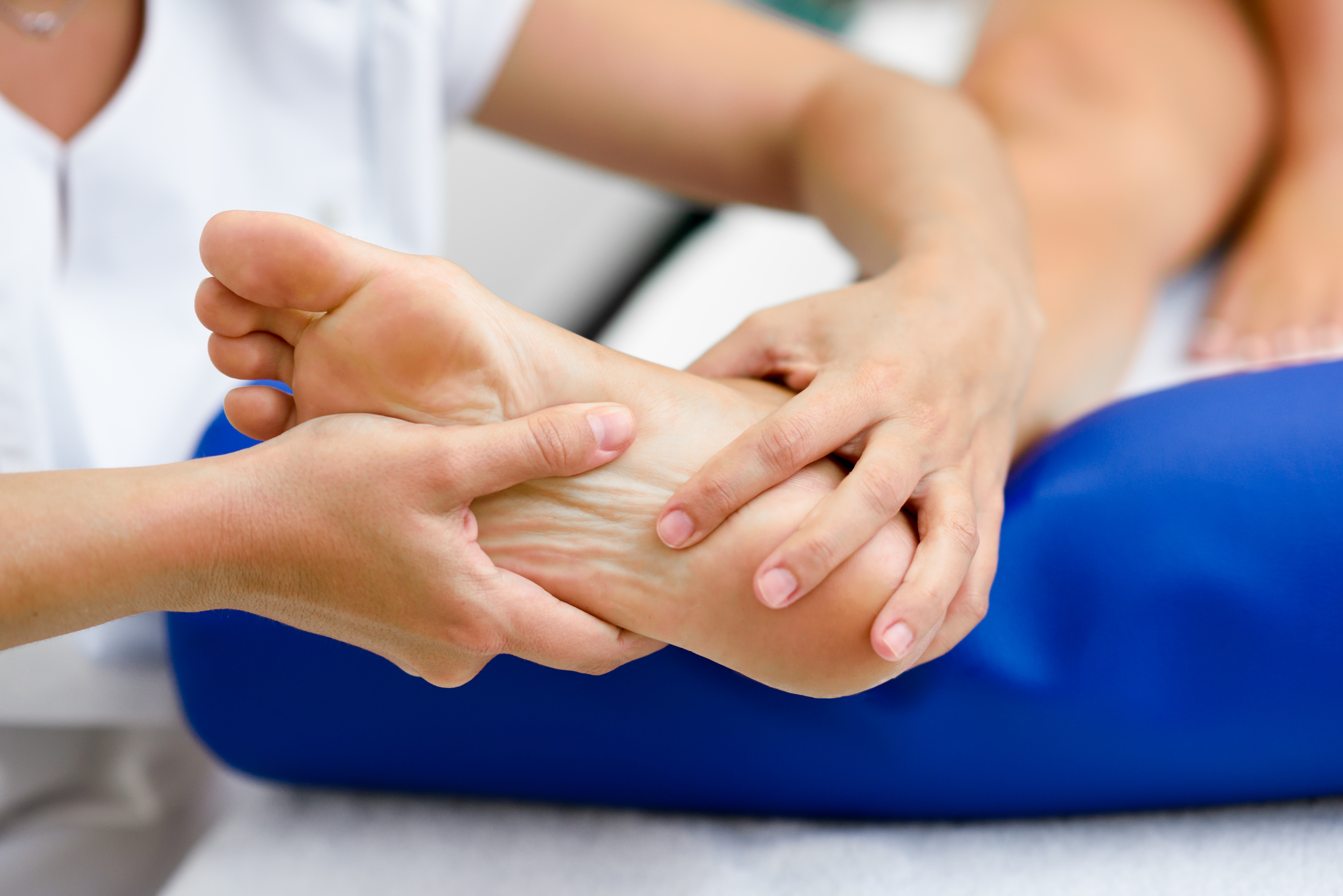 Medical massage at the foot in a foot clinic.